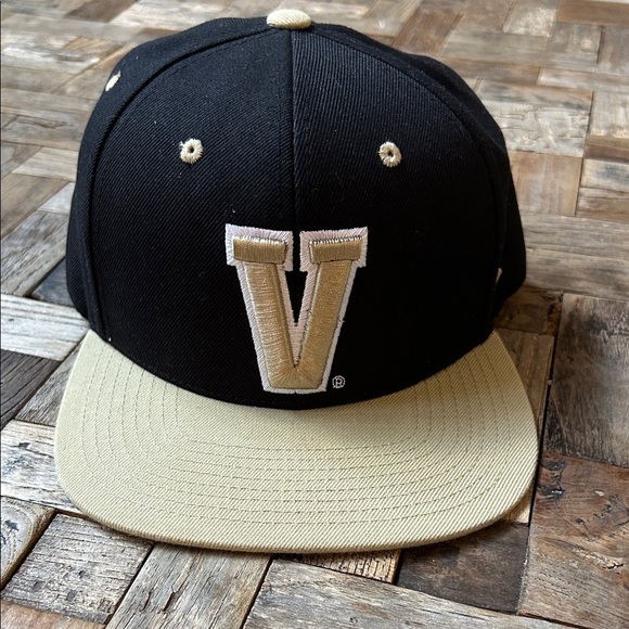 Vanderbilt University Zephyr Flat Brim SnapBack Baseball Hat - Picture 1 of 6